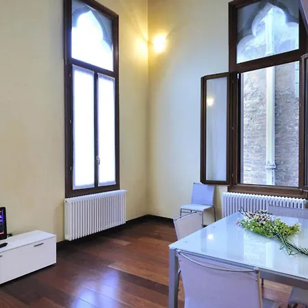 Vignola Piccola Sleeps 5 Air Con Wifi * Βενετία